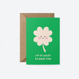 Love card with a white clover with a smiley face and a text that says i’m so lucky to have you